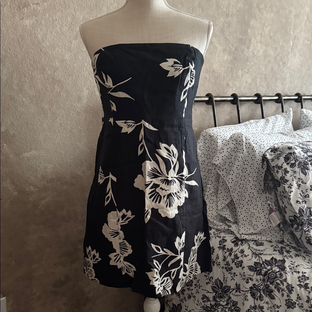 GAP Black and White Strapless Floral Dress